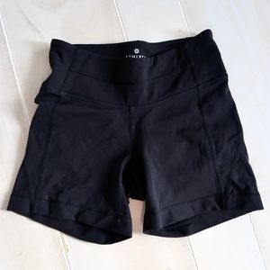 Athleta Kickbooty 2 yoga Shorts XXS